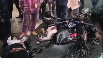 भंडरा: भैयागांव के पास सड़क हादसे में स्कूटी व बाइक की टक्कर, एक युवक की मौत, तीन घायल