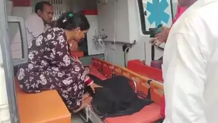 टीकमगढ़: बारी गांव में सांप काटने से 5 वर्षीय बालक की हालत बिगड़ी, मेडिकल कॉलेज रेफर