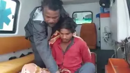 बैतूल: दीवान चारसी गांव में छत पर सफाई करते समय कामगार गिरा, गंभीर रूप से घायल