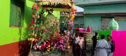 बदायूं: बदायूं के मानकपुर गांव में गमगीन माहौल में निकाला गया मुहर्रम का जुलूस, दफन किए गए ताजिए