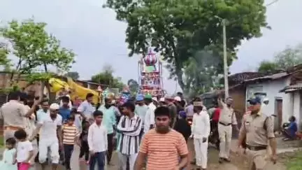 रामपुर नैकिन: मोहर्रम में बघवार गांव में निकला जुलूस, मौके पर भारी पुलिस बल मौजूद रहा
