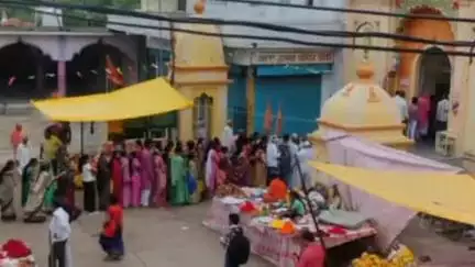 सेलू: प्रतिपंढरी घोराड येथे आषाढी एकादशी निमित्त भाविकांची मोठी गर्दी; दर्शनासाठी लागल्या रांगा