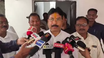 ବାରିପଦା ମ୍ୟୁନିସିପାଲଟି: ଜିଲ୍ଲାପାଳଙ୍କ ମହାତ୍ମା ଗାନ୍ଧୀ ପ୍ରକୋଷ୍ଠ ଠାରେ ମନ୍ତ୍ରୀଙ୍କ ଅଧ୍ୟକ୍ଷତାରେ ସମୀକ୍ଷା ବୈଠକ ଅନୁଷ୍ଠିତ, ମନ୍ତ୍ରୀ ଦେଲେ ପ୍ରତିକ୍ରିୟା