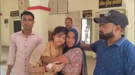 मुज़फ्फरनगर: विवाहिता ने पति समेत ससुराल वालों पर दहेज के लिए जहर देने और मारपीट का आरोप लगाया, बदहवास हालत में SSP ऑफिस पहुंची