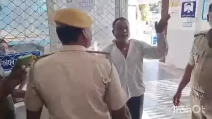 मुंगेर: सदर अस्पताल में शराबी का हाई वोल्टेज ड्रामा, पुलिसकर्मियों को नौकरी से सस्पेंड कराने की धमकी दी