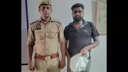 एटा: मलावन थाना पुलिस ने चेकिंग के दौरान 24 पव्वे अवैध देसी शराब के साथ एक अभियुक्त को किया गिरफ्तार