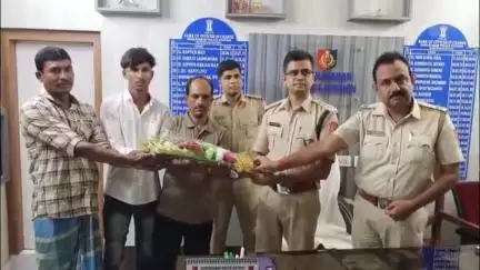 বহরমপুর: বাংলাদেশী সন্দেহে উড়িষ্যায় আটকে পড়া ৩ পরিযায়ী শ্রমিককে উদ্ধার করে দৌলতাবাদ থানার পুলিশ