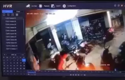 हवेली: चिखली येथे जुन्या भांडणाच्या कारणावरून एकाच सोसायटीत राहणा-या व्यक्तीने चार दुचाकी पेटवल्याचा घटना घडली.