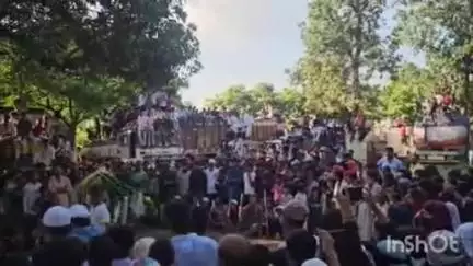 चौरीचौरा: चौरी चौरा में रवायत के साथ निकला दसवीं मोहर्रम का जुलूस