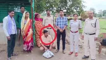 कवर्धा: ग्राम लोचन में अवैध शराब की बिक्री करने वाले एक आरोपी को 36 पौवा देशी शराब के साथ आबकारी विभाग ने किया गिरफ्तार