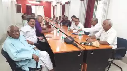 औरंगाबाद: सदर अस्पताल परिसर स्थित रेडक्रॉस भवन में पूर्व सैनिक संघ की बैठक हुई, सोल्जर बोर्ड कार्यालय खोलने की चर्चा