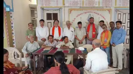 અંજાર: ખોડીયાર મંદિર ખાતે વય વંદના કાર્યક્રમ અંતર્ગત આયુષ્યમાન કાર્ડના કેમ્પનું આયોજન