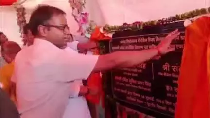 फिरोज़ाबाद: गांव रामदासपुरा में पर्यटन मंत्री ठा. जयबीर ने करीब 9.5 किमी सड़क चौड़ीकरण कार्य का भूमि पूजन व लोकार्पण किया