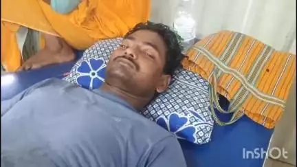 अररिया: बैरगाछी चौक पर मोबाइल को लेकर दो दोस्तों के बीच हुई मारपीट में एक युवक घायल, इलाज जारी