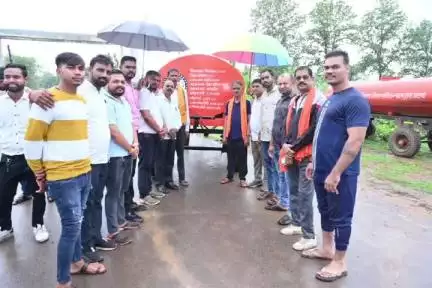 बेरला: साजा विधायक ने 20 ग्राम पंचायतों को किया पेयजल टैंकरों का वितरण, अब नहीं रहेगी जल संकट की समस्या