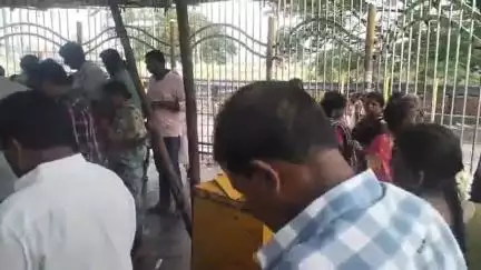 ములుగు: మేడారం మనదేవతల సన్నిధిలో భక్తుల సందడి