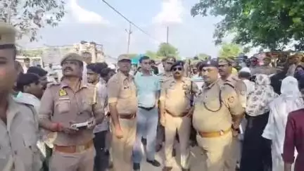 कालपी: कालपी नगर में एसपी ने मोहर्रम पर्व पर सुरक्षा व्यवस्था का लिया जायजा, ड्रोन कैमरे से की गई निगरानी
