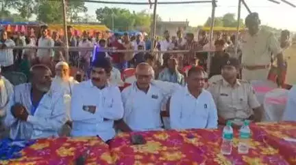 पूर्णिया पूर्व: पूर्णिया सांसद और जिप उपाध्यक्ष ने महेन्द्रपुर कर्बला मैदान में लोगों से शांतिपूर्ण माहौल में त्योहार मनाने की की अपील