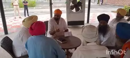 ਤਰਨਤਾਰਨ: ਵਿਧਾਇਕ ਨੇ ਮਹਿਮੂਦਪੁਰ ਵਿਖੇ ਆਪਣੀ ਰਿਹਾਇਸ਼ ਤੇ ਲੋਕਾਂ ਦੀਆਂ ਸਮੱਸਿਆਵਾਂ ਸੁਣੀਆਂ ਤੇ ਆਪਣੇ ਹਲਕੇ ਦੇ ਸਾਥੀਆ ਨਾਲ ਮੁਲਾਕਾਤ ਕੀਤੀ