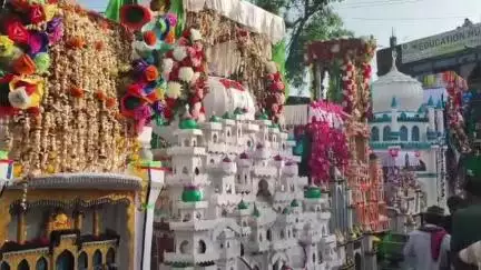 अशोक नगर: अशोकनगर में मोहर्रम पर मातमी धुन के साथ निकला ताजिया का जुलूस