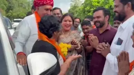 आबू रोड: आबूरोड के तहलेटी में राष्ट्रीय महिला आयोग की अध्यक्ष विजया रहाटकर के पहुंचने पर नगर ग्रामीण मंडल ने किया स्वागत
