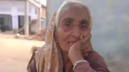 झांसी: झांसी मेडिकल में डॉक्टर की कार ने बुजुर्ग महिला को कुचला, हुई मौत; पुलिस ने कार जब्त कर शव पोस्टमार्टम के लिए भेजा