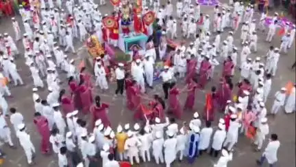 कोरेगाव: कोरेगाव शहर व परिसरात आषाढी एकादशी साजरी; सरस्वती विद्यालयात रंगला अभिनव रिंगण सोहळा, तब्बल २२०० विद्यार्थ्यांचा सहभाग