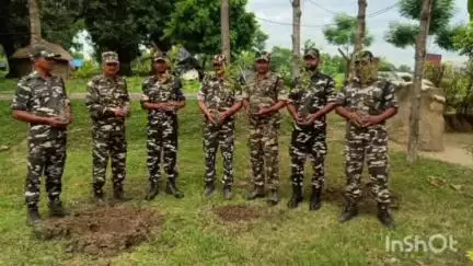 नौतनवा: कम्पोजिट विद्यालय काश्त खैरा में एसएसबी जवानों ने लगाए पौधे