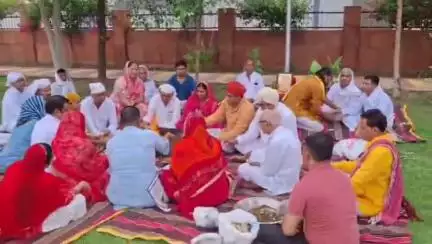 अनूपगढ़: अनूपगढ़ की आदर्श कॉलोनी फेज 3 ग्रीन पार्क में क्षेत्र की खुशहाली, समृद्धि और बरसात की कामना को लेकर हुआ यज्ञ का आयोजन