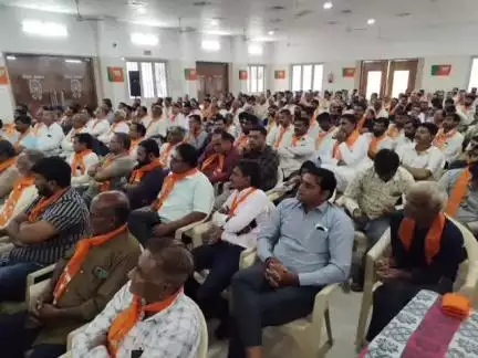 જિલ્લા ભાજપ દ્વારા અમરેલીમાં લીલીયા રોડ ઉપર આવેલ શ્યામ વાડી ખાતે સરપંચ સન્માન સમારોહ યોજાયો