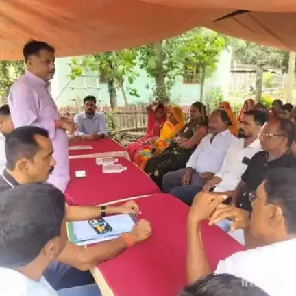 कृत्यानंद नगर: नगर प्रखंड मुख्यालय स्थित भाजपा पार्टी की संयोजक के आवास पर भाजपा बूथ कमेटी के विस्तार को लेकर बैठक आयोजित हुई