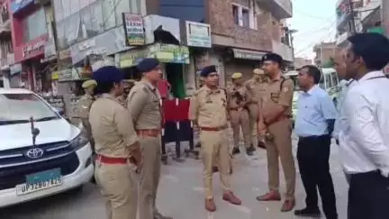 उन्नाव: मोहर्रम को लेकर लखनऊ जोन के IG तरुण गाबा ने बड़े चौराहे का किया भ्रमण, एसपी भी रहे मौजूद