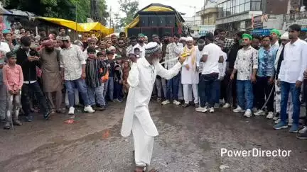 परसिया: परासिया: मोहर्रम पर अखाड़ों में हैरतंगेज करतब दिखाए गए, नागरिकों ने किया उत्साहवर्धन