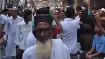 पीलीभीत: छुटपुट विवादों के बीच शांतिपूर्ण तरीके से शहर में संपन्न हुआ ताजिया जुलूस, हर मूवमेंट पर पुलिस की रही नजर
