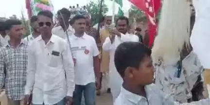 डंडई: डंडई में पारंपरिक उल्लास और मातम के साथ मोहर्रम मनाया गया, ताजिया मिलनी में उमड़ा जन सैलाब