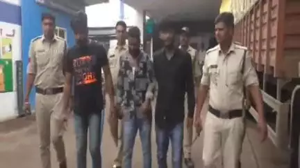 हरदा: हरदा में अपराधियों का निकाला गया जुलूस, लगे नारे- 'अपराध करना पाप है, पुलिस हमारी बाप है'