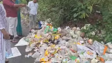 കണ്ണൂർ: പനയത്താം പറമ്പിൽ വീണ്ടും മാലിന്യം തള്ളി, ഈറ്റില്ലം ഹോട്ടൽ നടത്തിപ്പുകാരന് പിഴ ചുമത്തി