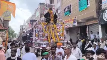 मुरैना नगर: मोहर्रम के अवसर पर शहर में निकाले गए ताजिए, कब्रिस्तान में दफनाए गए, पुलिस ने किए पुख्ता इंतजाम