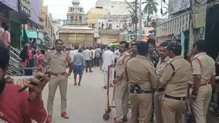 కనిగిరి: పట్టణంలో మొహర్రం వేడుకల సందర్భంగా అవాంఛనీయ ఘటనలు జరగకుండా పోలీసుల భారీ బందోబస్తు, డ్రోన్ కెమెరాలతో నిఘా