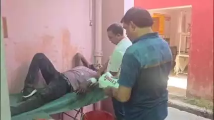 तमकुही राज: फोरलेन पर डुमरभार में स्थित पेट्रोल पंप के पास दो गुटों में हुई मारपीट, एक युवक हुआ गंभीर घायल
