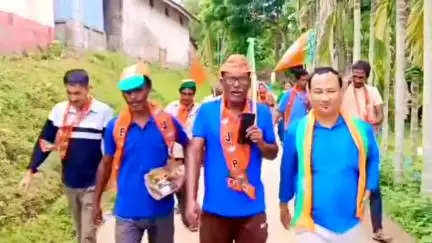 সাব্রুম: শ্রীনগর এলাকায় মন্ডল সভাপতির উপস্থিতিতে বাড়ি বাড়ি জনসম্পর্ক অভিযান