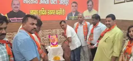 जसपुर: भाजपा कार्यकर्ताओं ने सुभाष चौक के पास जन संघ के संस्थापक डॉ. श्यामा प्रसाद मुखर्जी की जयंती पर किया उन्हें नमन