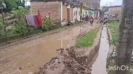 विदिशा नगर: वार्ड क्रमांक 2, रामबाग क्षेत्र में पक्की सड़क न होने से रहवासी परेशान
