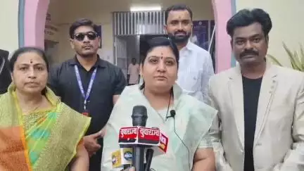 नांदेड: महाराष्ट्रातील कलाकारासाठी स्वतः एका कलाकाराने स्टेज उभे करून दिले,आमदार पत्नी सौ.कल्याणकरची सायन्स कॉलेज येथे प्रतिपादन