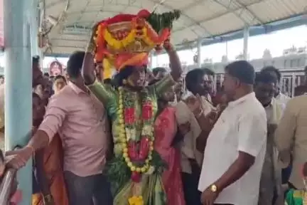 పుంగనూరు: భక్తులతో కిక్కిరిసిన దిగువపల్లిలోని శ్రీ బోయకొండ గంగమ్మ ఆలయం