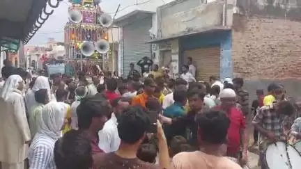 चिड़ावा: मंड्रेला में सौहार्दपूर्ण तरीके से मनाया गया मोहर्रम पर्व, ढोल-नगाड़ा के साथ मातमी धुनों पर निकाला गया ताजिया
