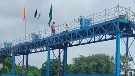 खड्डा: खड्डा में ताजिया जुलूस के दौरान इस्लामिक झंडा और भड़काऊ पोस्ट से फैला तनाव, पुलिस की मुस्तैदी से टला बड़ा बवाल