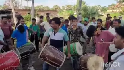 मखदुमपुर: मखदुमपुर प्रखंड के शहरी एवं ग्रामीण क्षेत्र में मुहर्रम जुलूस आपसी सौहार्द के साथ संपन्न