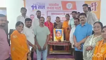 नवागढ़: बेमेतरा जिला भाजपा कार्यालय में जनसंघ के संस्थापक पंडित श्यामा प्रसाद मुखर्जी की जयंती मनाई गई, नपा अध्यक्ष रहे मौजूद