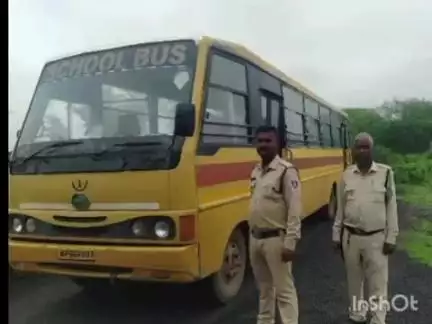 देवास नगर: देवास में यातायात नियमों के उल्लंघन पर बरती गई सख़्ती, एक बस को किया गया ज़ब्त व 14 वाहनों का हुआ चालान